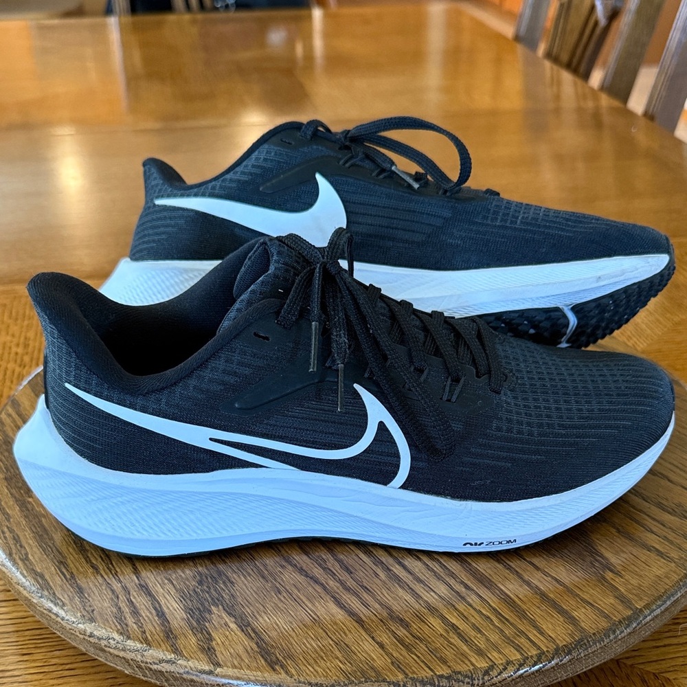 Women’s Nike Pegasus 39 size 9 running shoes